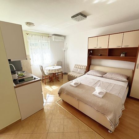 Apartments Vila Miranda Vodice Exterior foto