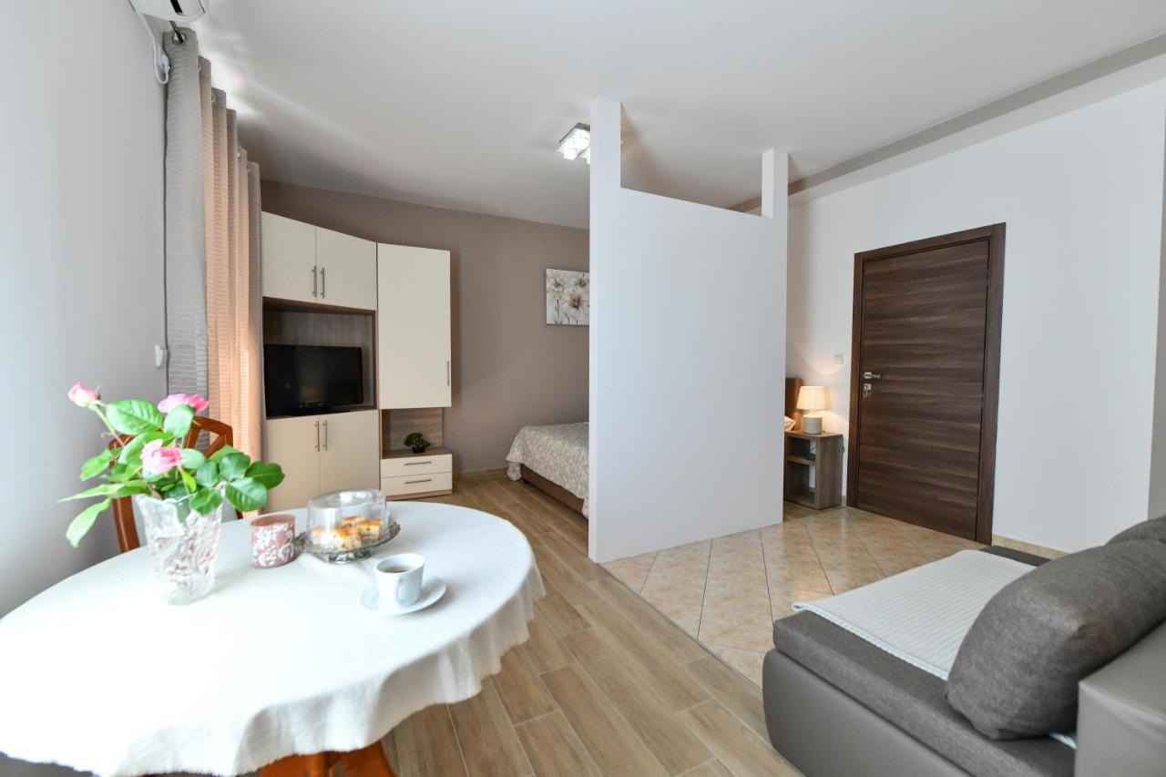 Apartments Vila Miranda Vodice Exterior foto