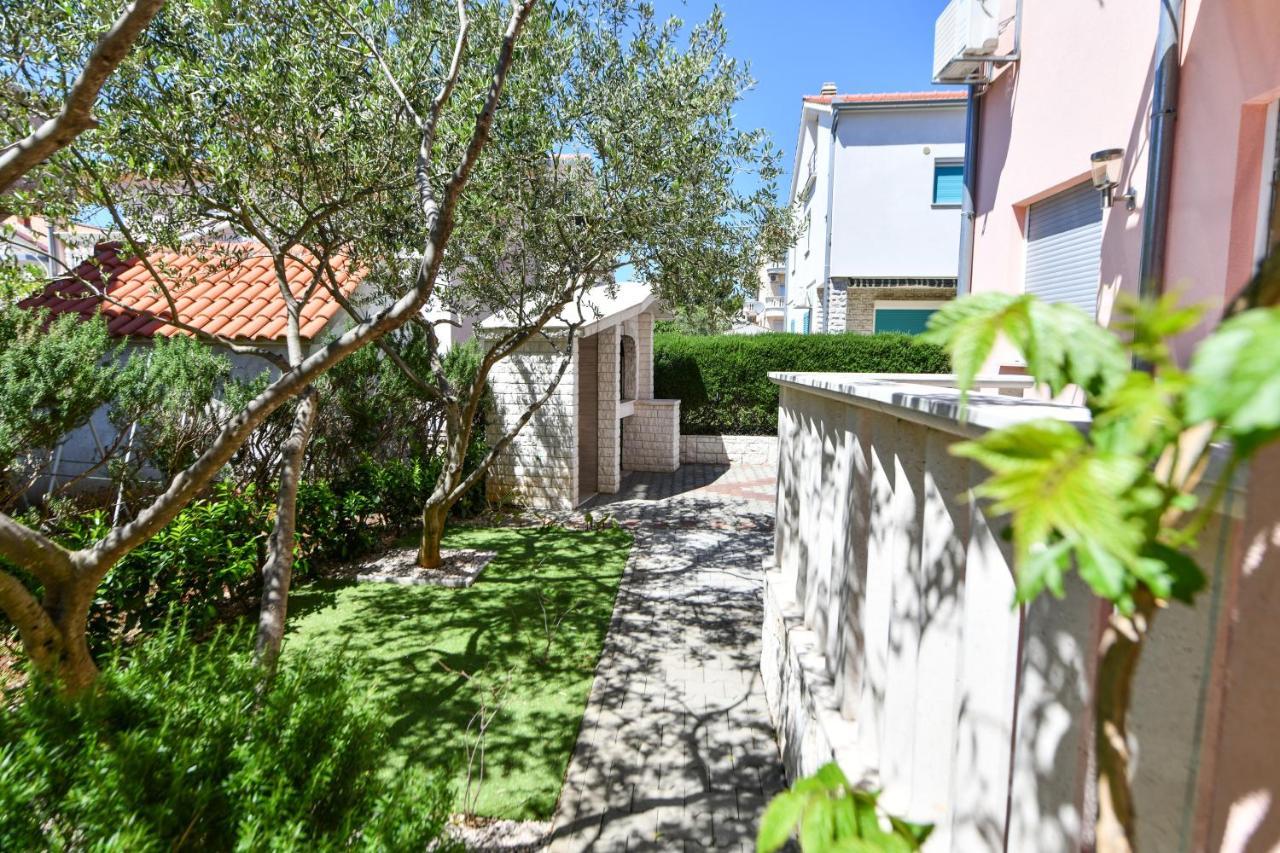 Apartments Vila Miranda Vodice Exterior foto